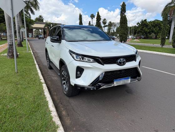 TOYOTA HILUX SW4 2.8 D-4D TURBO DIESEL DIAMOND 7L 4X4 AUTOMÁTICO